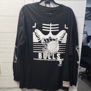 NWOT Mens Black Graphic Basketball Long Sleeve Shirt